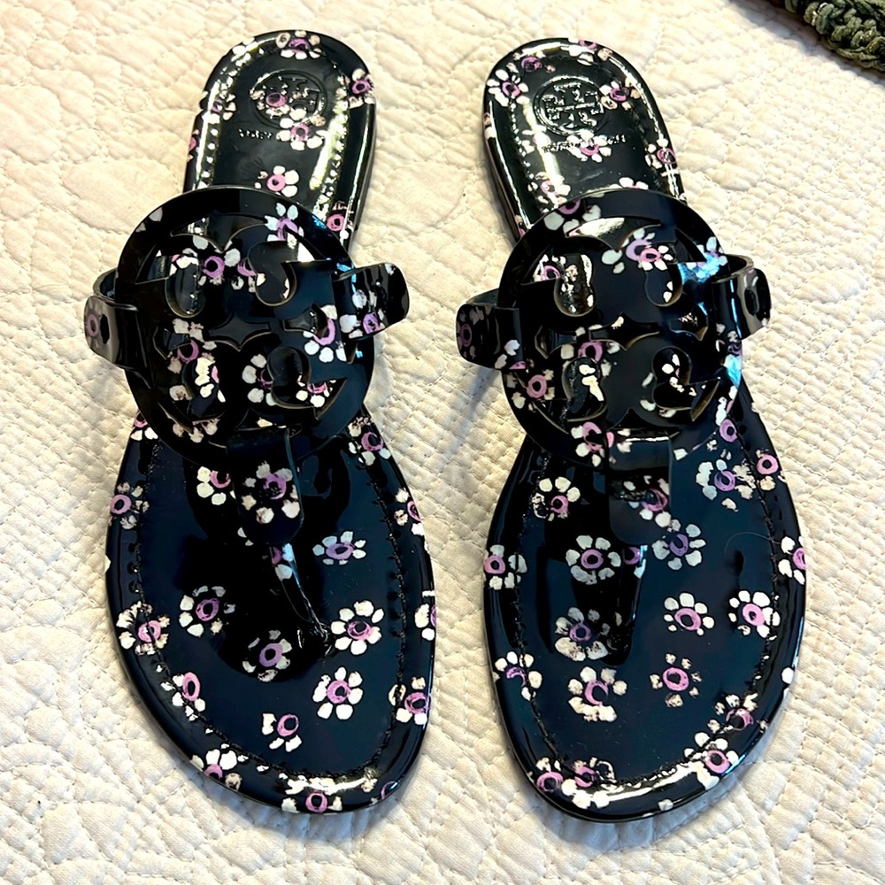 Tory Burch Miller Black Stamped Floral 9.5 EUC